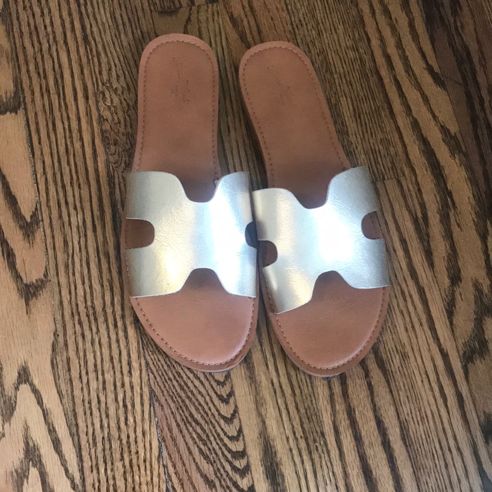 Universal Thread Gold Oran Sandals